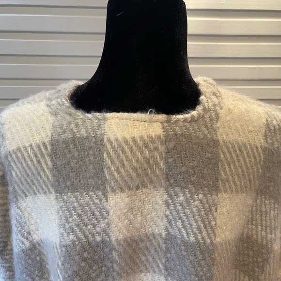 NWT Tan and Gray Lauren Conrad Fringe Knit Cape Poncho One Size - Picture 7 of 12